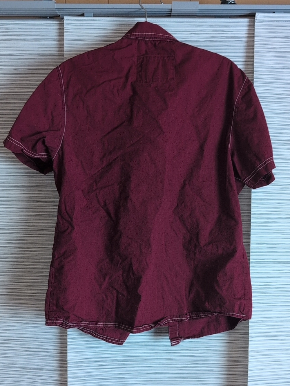 Men's Short Sleeve Button-Up Shirt in Burgundy